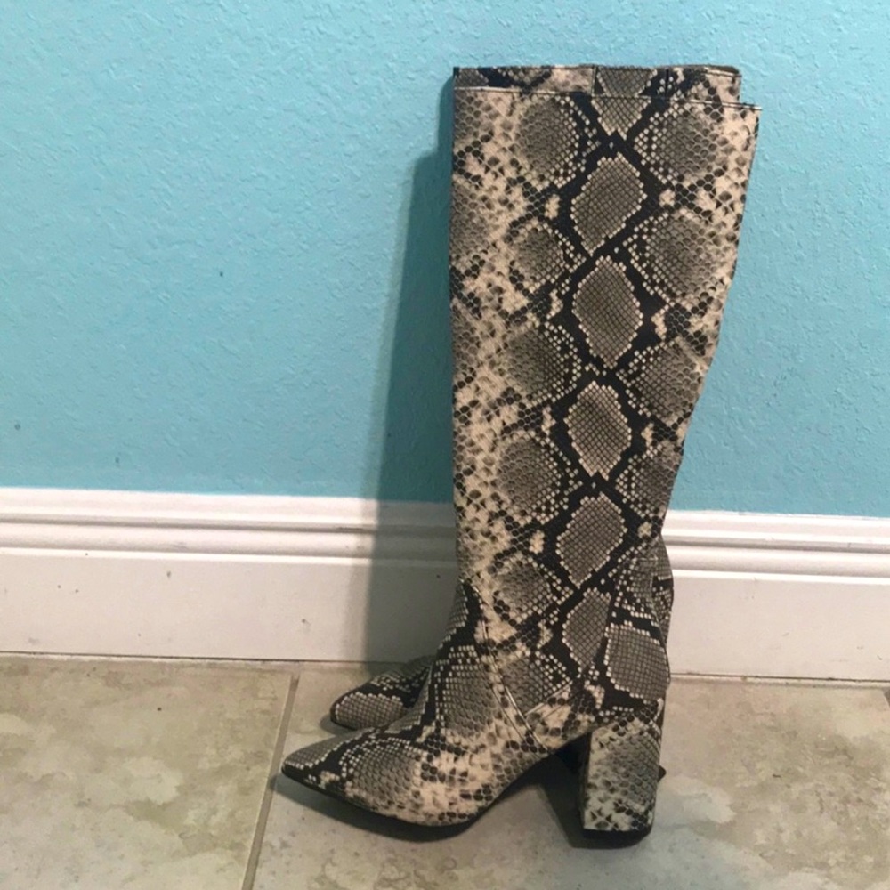 Snake-Print Knee-High Heeled Boots - Neutral